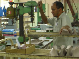 爱玛携手巴西知名鞋楦厂开展实地技术交流，共促制鞋工艺创新